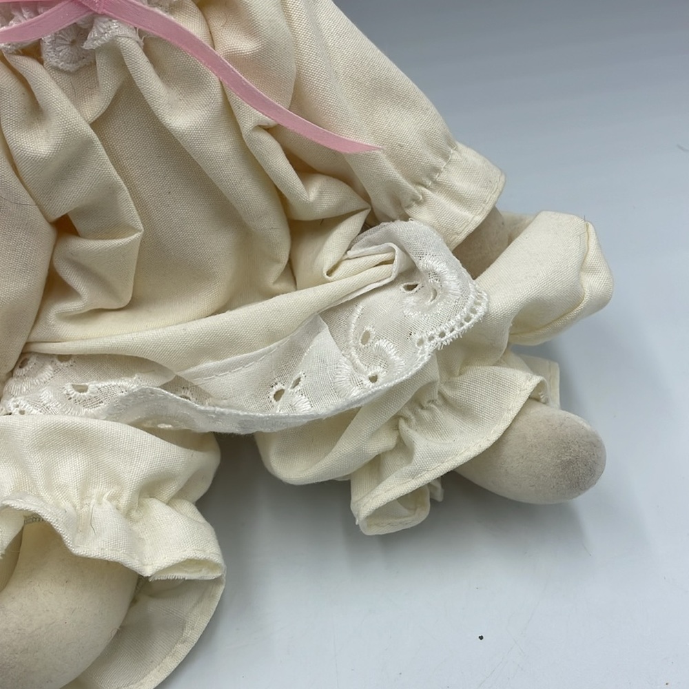 Department 56 Bunny O'Hare 7" Cream White Dress Pink Tie Sitting Felt rabbit - Picture 3 of 6